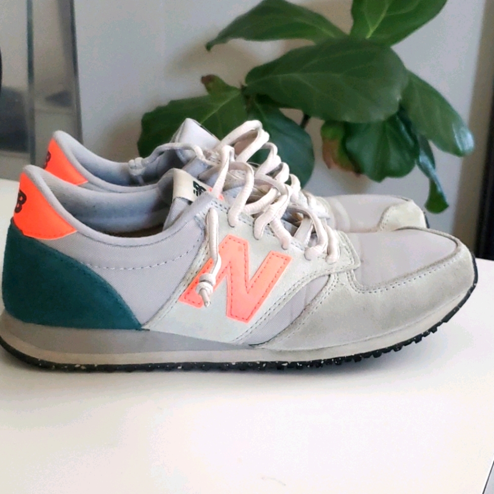 New Balance 420 *LIKE NEW* Sneakers